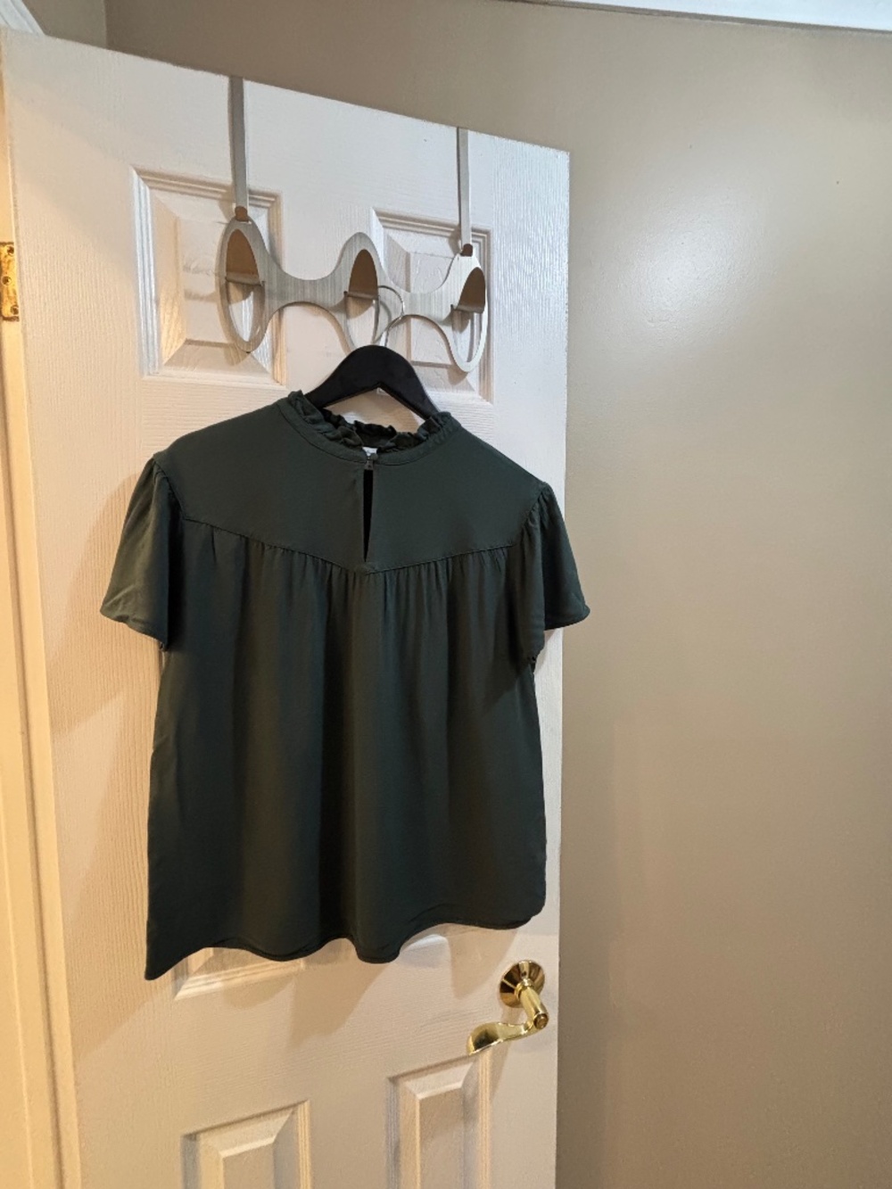 Reitmans Olive Green Ruffle Neck Blouse | Size Medium | Elegant Work-to-Weekend